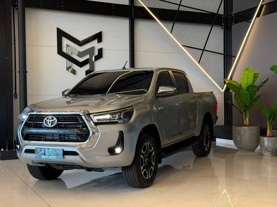 TOYOTA HILUX 2.8 D-4D TURBO DIESEL CD SRV 4X4 AUTOMÁTICO TOYOTA HILUX 2.8 D-4D TURBO DIESEL CD SRV 4X4 AUTOMÁTICO